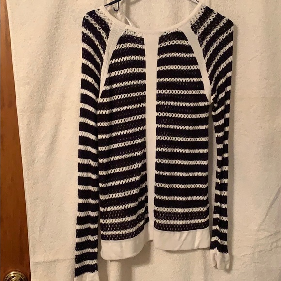 R D Style top - Picture 4 of 4